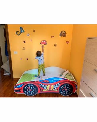 Letto a forma di macchina cars