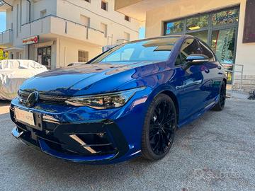 Volkswagen Golf Black Edition 2.0TSI 333cv - Akrap