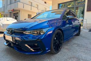 Volkswagen Golf Black Edition 2.0TSI 333cv - Akrap