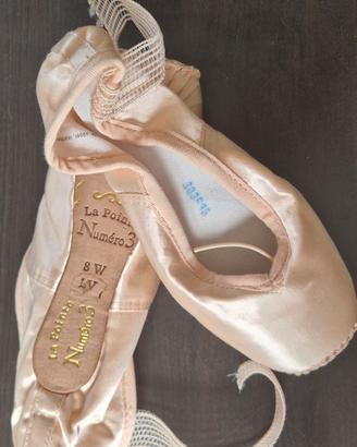 Scarpe di danza, mezze e punte.