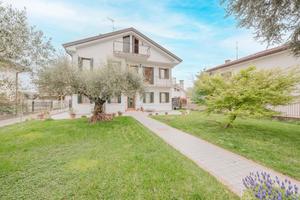 GAZZERA villa singola su più livelli S504