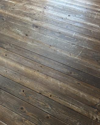 Vecchio pavimento in legno