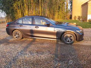 BMW 318D Ibrida 