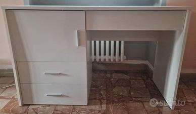 Mobiletto per macchina da cucire