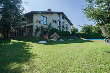 3 LOCALI A DESENZANO DEL GARDA