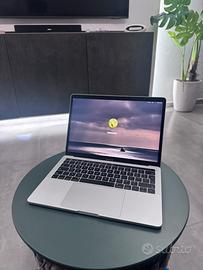 Macbook pro 13” TOUCH BAR 8/256 RETINA DISPLAY