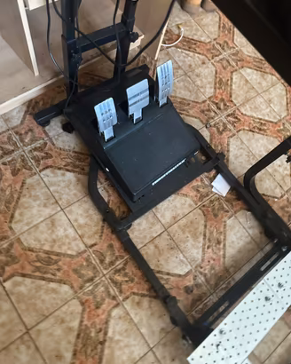 Postazione simracing thrustmaster