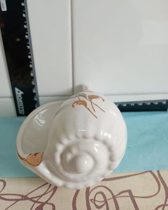 Conchiglia in ceramica lavorata a mano