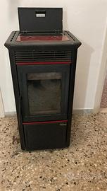 stufa a pellet funzionante ottimamente tenuta ,poc