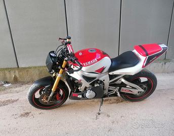 Yamaha yzf r6 naked (PiSTA)