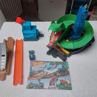 Pista hotwheels attacco al cobra.