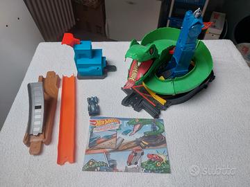 Pista hotwheels attacco al cobra.
