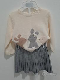 Maglioncino e gonnellina grigia con coniglietto