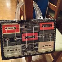 Borsa fatta a mano con le musicassette anni 80