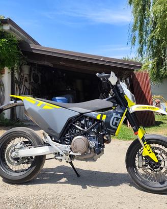 Husqvarna 701 Motard A2