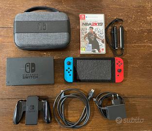 Nintendo Switch con accessori e custodia