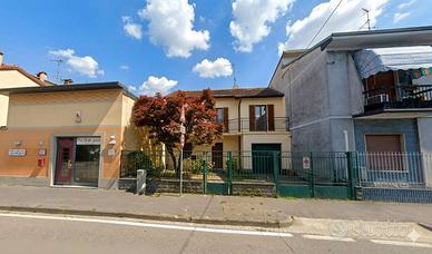 Villa di 179 m² con 4 locali e box auto a Rosate