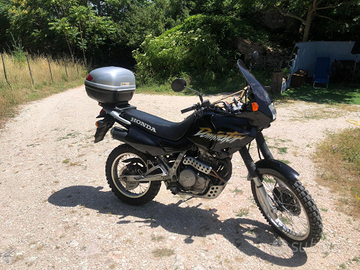 Moto Honda dominator