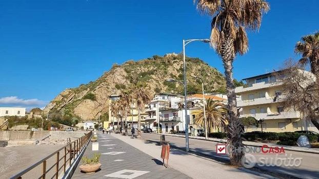 Capo d'Orlando ampio appartamento con posto auto