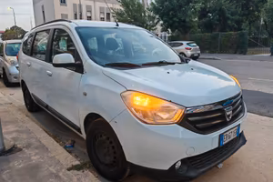 Dacia Lodgy 1.6 gpl Laureate 7 posti.