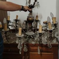 stupendo lampadario con cristalli a goccia. 