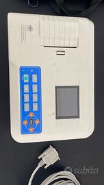 Elettrocardiografo a 12 derivazioni