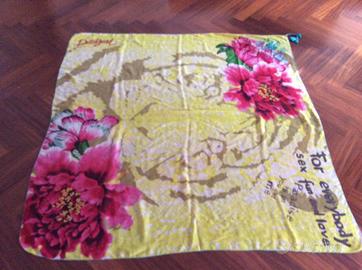 FOULARD DESIGUAL FANTASIA 130x130
