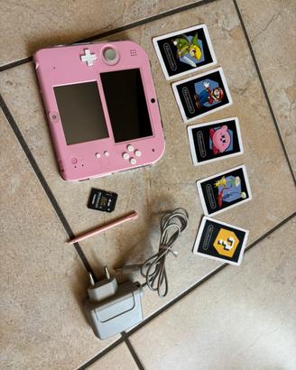 console nintendo 2ds rosa con caricabatterie