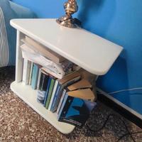 Comodino bianco in legno massello