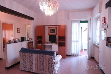 Camera da letto completa con doghe, divano soggior