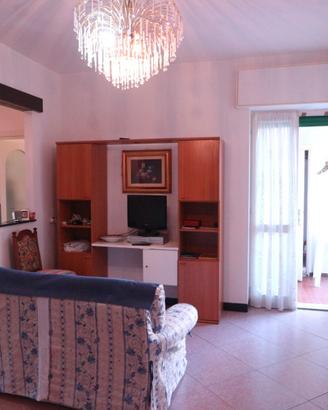 Camera da letto completa con doghe, divano soggior