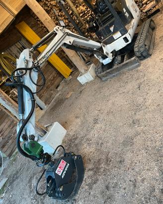 Escavatore Bobcat 322D + benne + martello + pinza