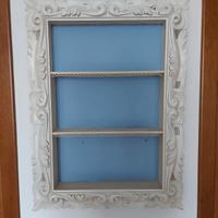 Quadro con scaffali in stile shabby chic