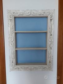 Quadro con scaffali in stile shabby chic