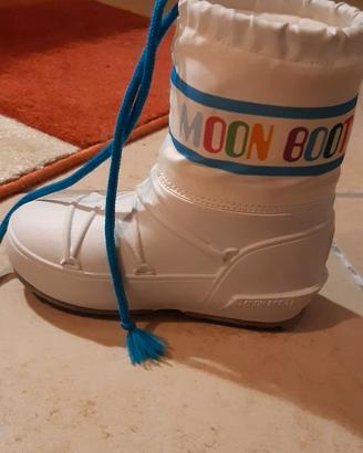 MOON BOOT