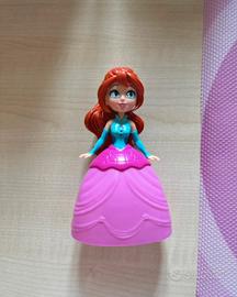 Personaggio Winx Bloom con gonna rimovibile