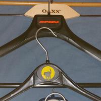 Lotto 60 Grucce/Stampelle di tutti i tipi e misure