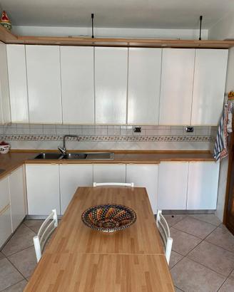 Cucina "Scavolini" con Tavolo e sedie