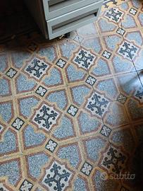 Pavimento antico in graniglia decorata Liberty – c