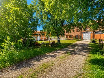Casa bifamigliare di ampia metratura