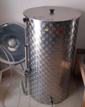Bidoni in acciaio per vino + extra