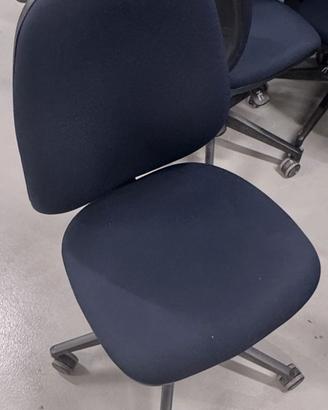 Sedia girevole da ufficio con ruote