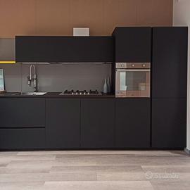 CUCINA IN FENIX NERA OPACA