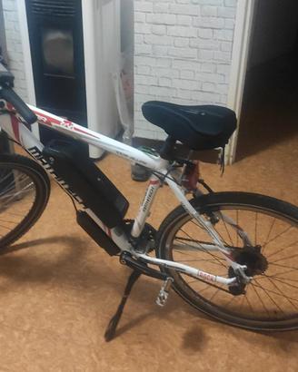 bicicletta artigianale pedalata assistita 