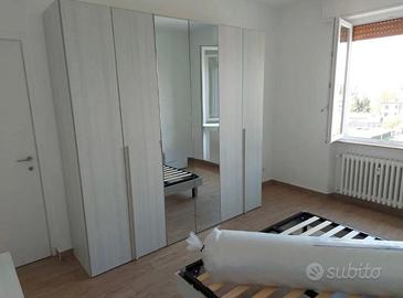Stanza singola libera subita a Muggio'