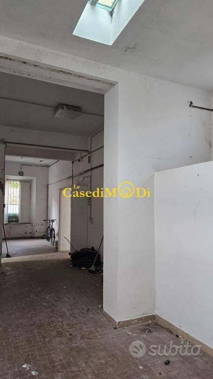Immobile di 800 m² a Livorno - Vista 5
