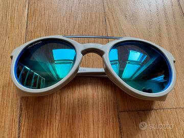 Occhiali da sole e da ghiacciaio