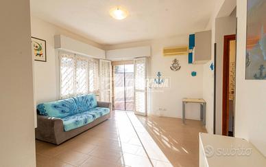 Piano terra con giardino, ingresso indipendente e