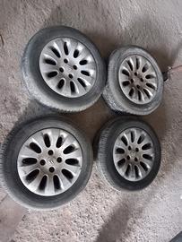 cerchi con gomme