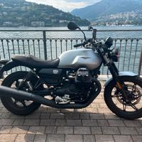 Moto Guzzi v7 stone